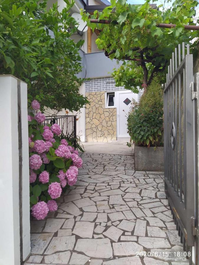 לופאר Apartment Valeria מראה חיצוני תמונה